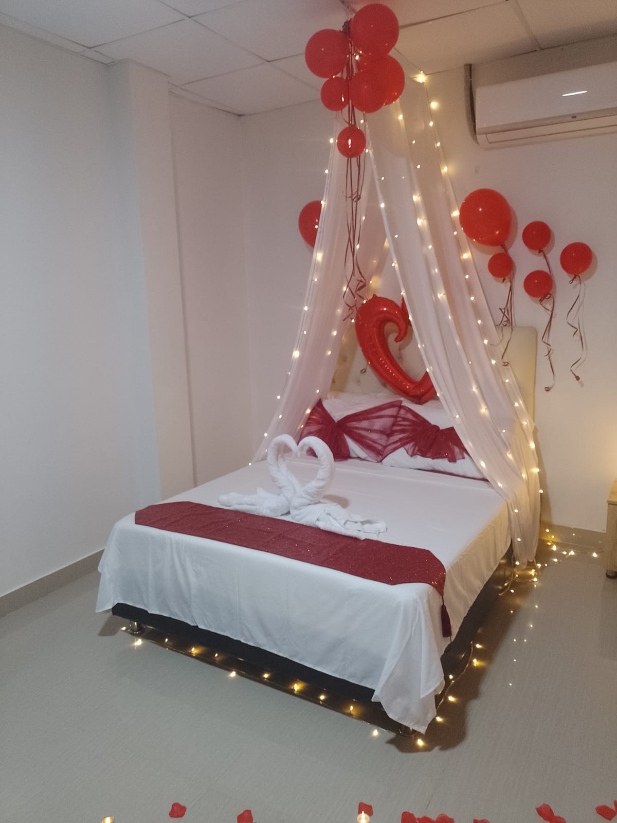 Habitación doble con Aire acondicionado, TV, WiFi, decorada para calebraciones especiales